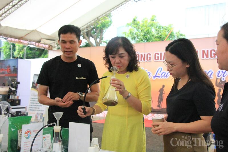 Trải nghiệm quy trình rang xay cà phê, thưởng thức các dòng cà phê đặc sản chất lượng cao.