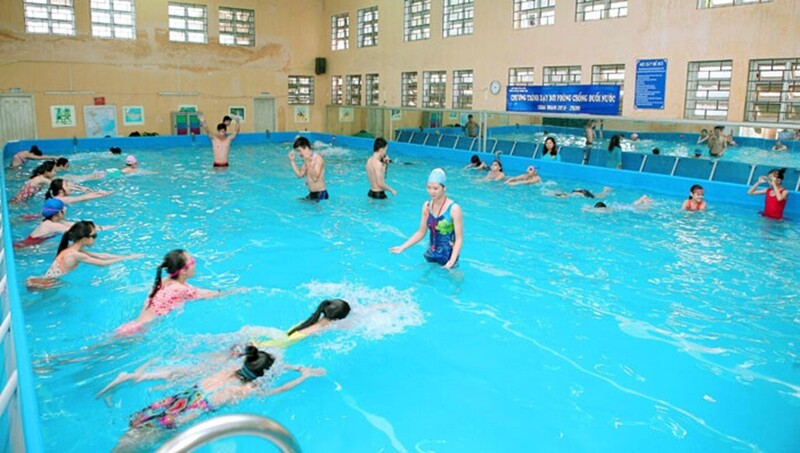 Cần phải tăng cường những tiết học bơi an toàn giúp học sinh hình thành thói quen rèn luyện thể chất và kỹ năng tự bảo vệ bản thân. Ảnh: VGP.