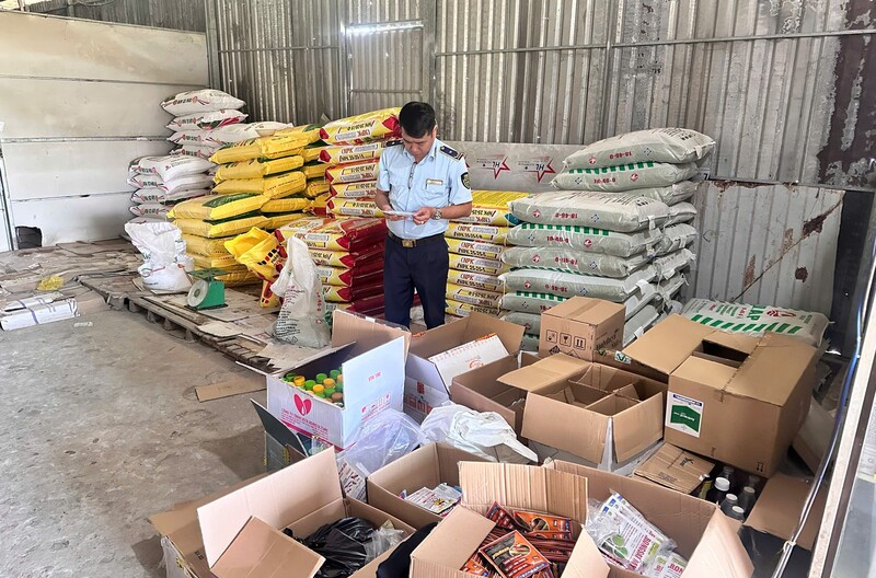 Các mặt hàng phân bón, thuốc bảo vệ thực vật được chú trọng, tăng cường kiểm tra. Ảnh: DMS Cà Mau