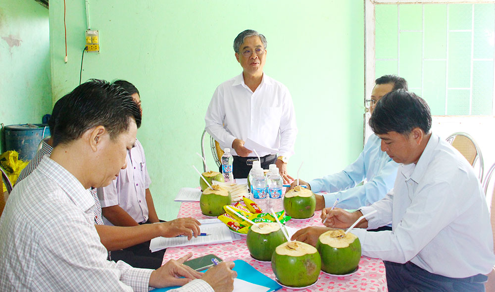 Phó Chủ tịch UBND tỉnh Châu Văn Hòa phát biểu chỉ đạo tại buổi làm việc.