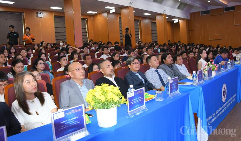 Đại biểu tham dự sự kiện. Ảnh: Thanh Minh.