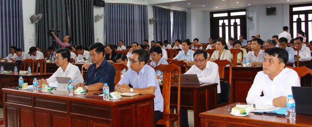 Các đại biểu tham dự cuộc họp.