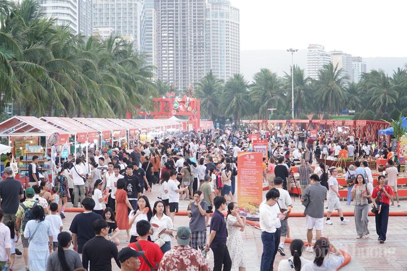 Hàng chục nghìn người dân, du khách đổ về Lễ hội Đà Nẵng Food Tour 2026.