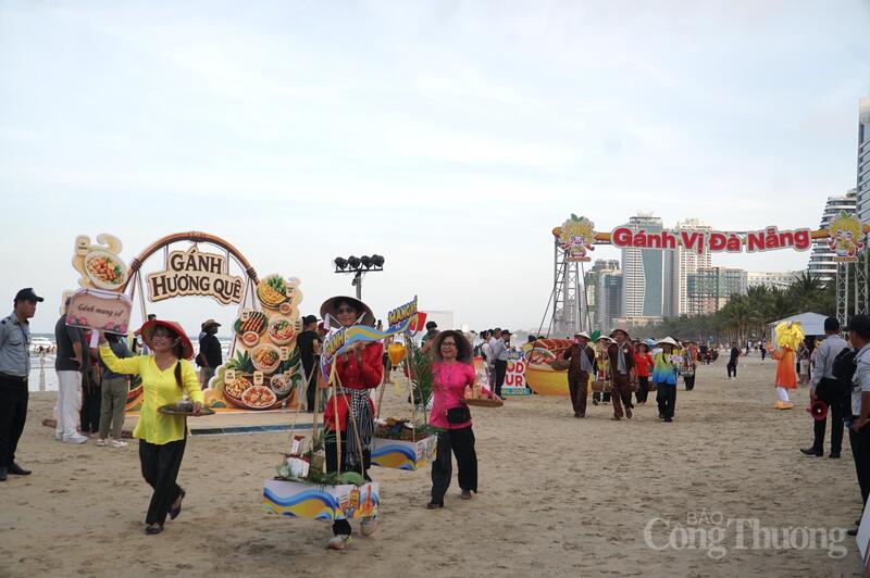 Chiều 20/5, trong khuôn khổ Lễ hội Đà Nẵng Food Tour 2026, TP. Đà Nẵng tổ chức chương trình diễu hành ẩm thực “Gánh vị Đà Nẵng” tại khu vực bãi biển Mỹ Khê và các tuyến phố du lịch ven biển Đà Nẵng.