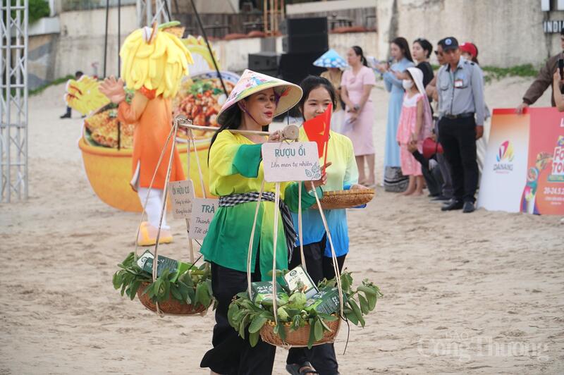 Điểm đặc biệt của chương trình nằm ở cách kết hợp giữa diễu hành nghệ thuật và trải nghiệm ẩm thực tương tác ngoài trời, một mô hình còn rất mới tại các lễ hội du lịch, ẩm thực ở Việt Nam hiện nay.