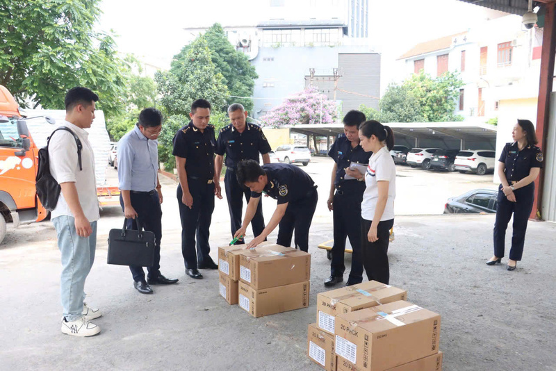 Hải quan khu vực V tạm giữ lô hàng 264 ổ cứng trị giá hơn 3,5 tỷ đồng do nghi vấn vi phạm sở hữu trí tuệ.