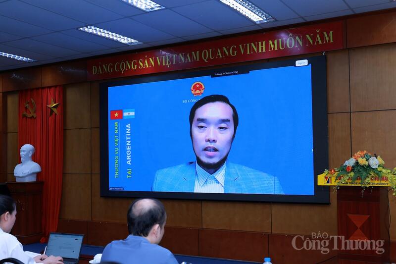 Ông Ngô Mạnh Khôi - Trưởng Thương vụ Việt Nam tại Argentina chia sẻ về cơ hội và thách thức đối với hàng hóa Việt Nam tại thị trường Nam Mỹ. Ảnh: Quỳnh Trang