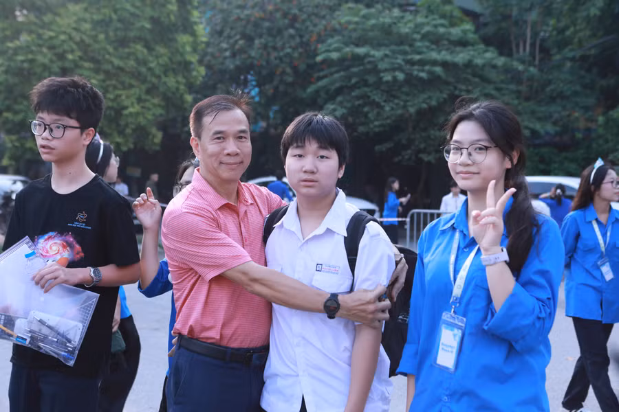 Năm nay, Hà Nội có hơn 16.000 thí sinh đăng ký dự thi vào lớp 10 chuyên. h8.jpg