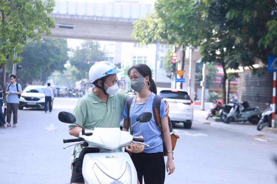 Bố truyền động lực và động viên con gái thi tốt. h4.jpg