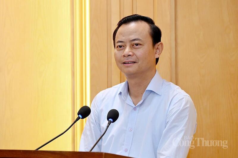 Ông Hà Văn Hùng - Trưởng ban Tuyên giáo và Dân vận Tỉnh ủy phát biểu. Ảnh: Phúc Sơn