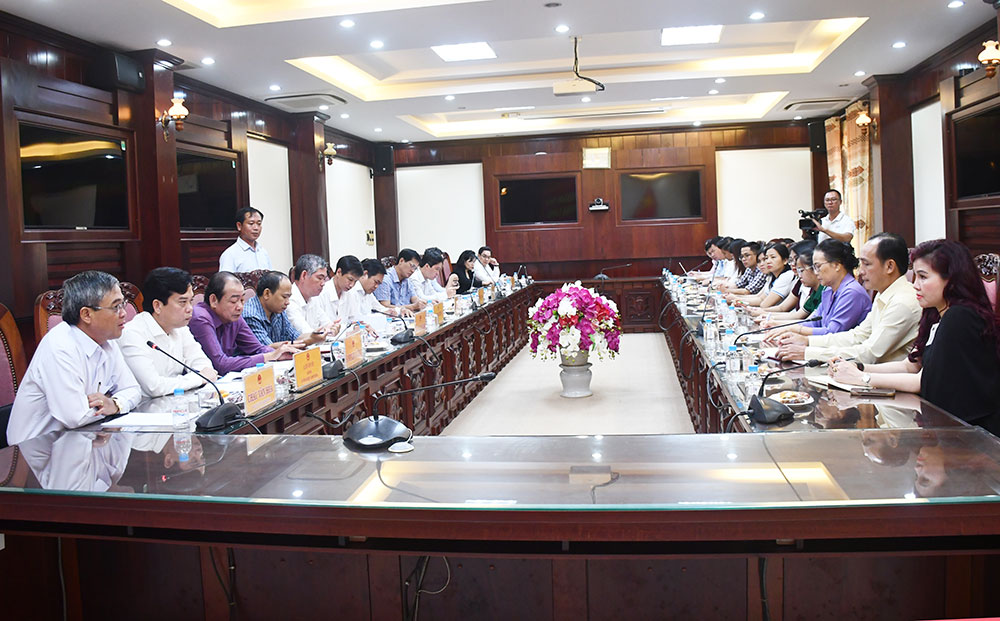 Quang cảnh buổi làm việc.