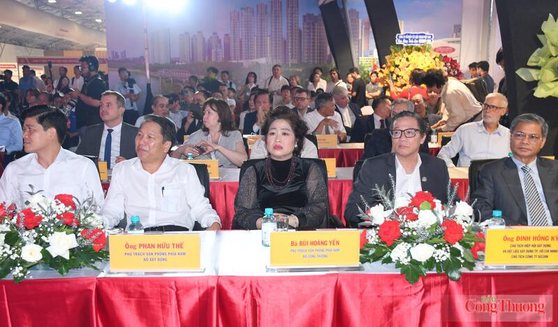 Đại biểu tham dự sự kiện. Ảnh: Thanh Minh.