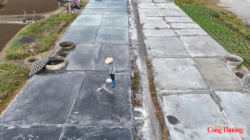 Vụ muối thường bắt đầu từ tháng 3, nhưng cao điểm và cho sản lượng tốt nhất là vào tháng 5, tháng 6 hằng năm.