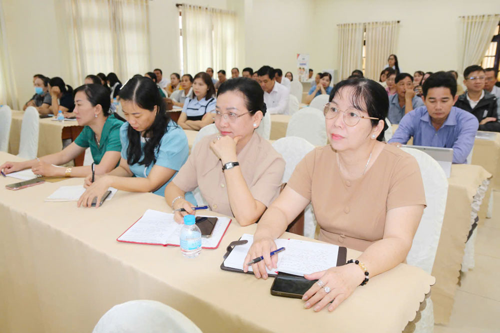 Đại biểu tham dự hội thảo.