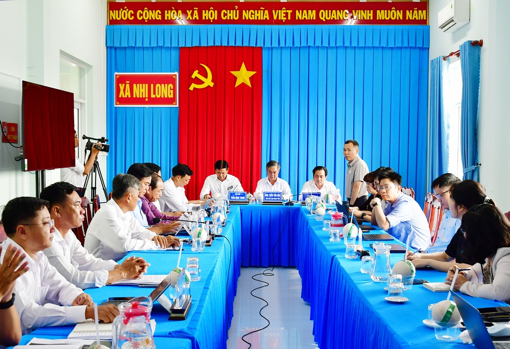 Quang cảnh cuộc họp.