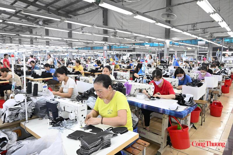 Dệt may, giày dép là những mặt hàng được hưởng lợi lớn từ EVFTA. Ảnh: Cấn Dũng