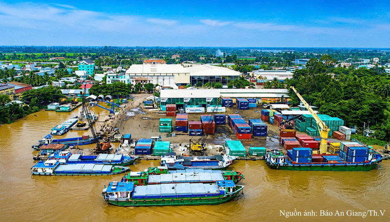 Kinh tế biển được An Giang xác định là trụ cột chiến lược, với trọng tâm là du lịch biển, cảng biển và nuôi biển công nghệ cao.