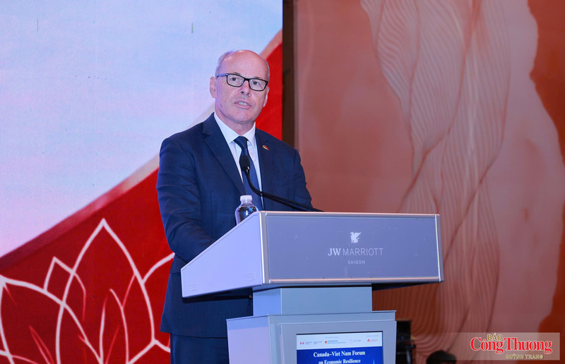 Ông Jim Nickel – Đại sứ Canada tại Việt Nam phát biểu tại diễn đàn.