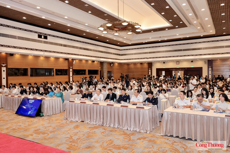 Các đại biểu tham dự Hội thảo “Những quy định quan trọng khi triển khai chính sách thuế mới”. Ảnh: Hoàng Nhưỡng