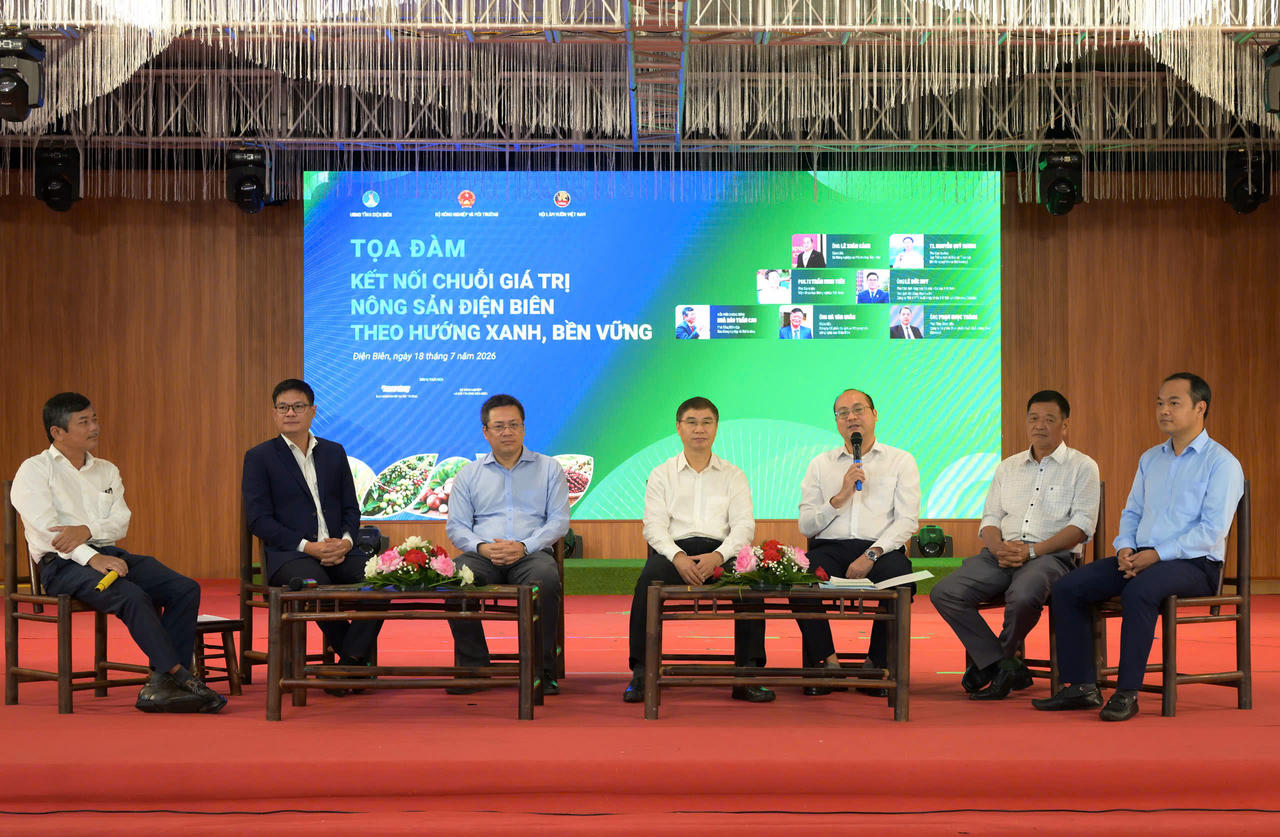 Các chuyên gia tham gia Tọa đàm kết nối giá trị nông sản Điện Biên theo hướng xanh, bền vững (Ảnh: BTC cung cấp).