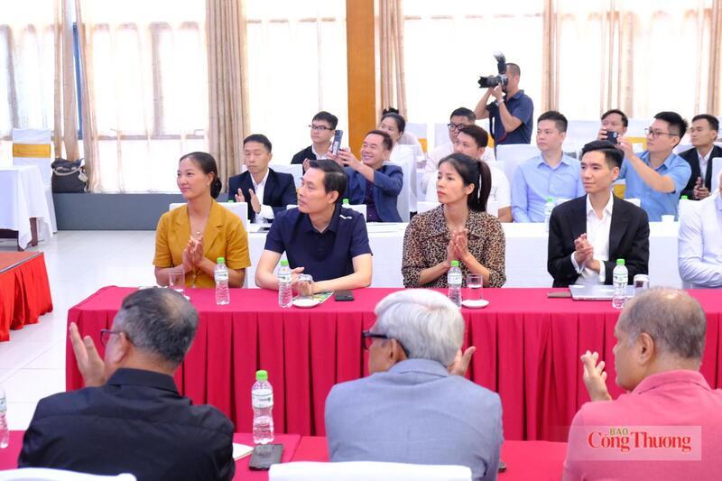 Đại diện các doanh nghiệp, hiệp hội, ngành hàng tham dự diễn đàn. Ảnh: Lê An