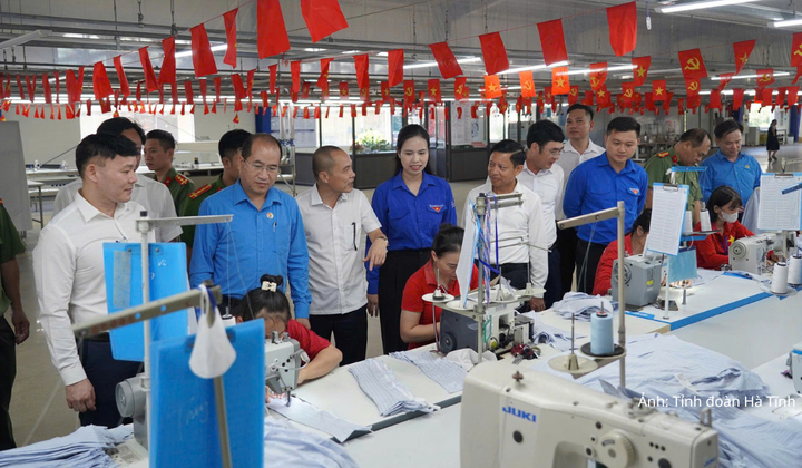 Công nhân tham dự đã được tập huấn, trao đổi và giải đáp trực tiếp những thắc mắc liên quan đến chính sách bảo hiểm xã hội, bảo hiểm y tế, bảo hiểm thất nghiệp.