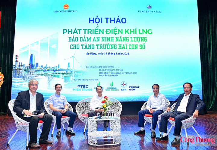 Các chuyên gia, diễn giả tham gia phiên tọa đàm về những nút thắt đang đặt ra đối với phát triển điện khí LNG, từ cơ chế đầu tư, chính sách giá, hạ tầng, nguồn cung đến yêu cầu bảo đảm an ninh năng lượng trong giai đoạn tăng trưởng mới.