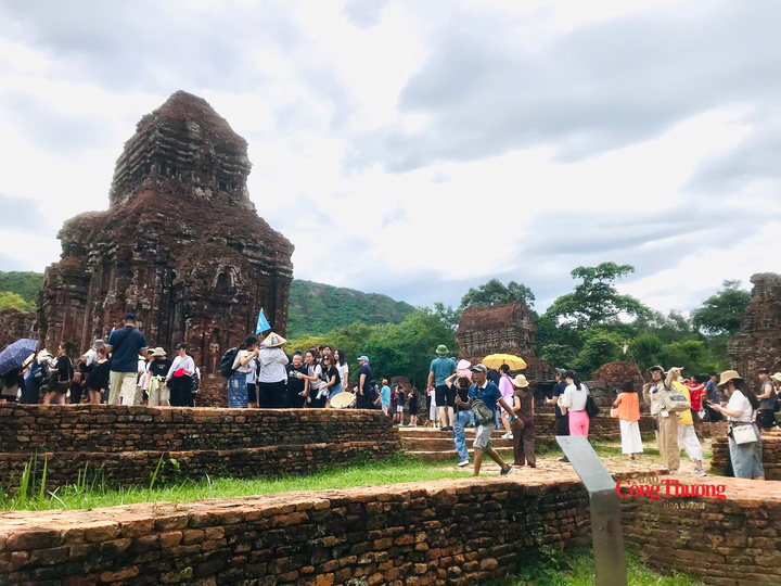 Theo các doanh nghiệp lữ hành, khách du lịch năm nay quan tâm nhiều hơn đến trải nghiệm văn hóa, lịch sử và thiên nhiên thay vì chỉ đi nghỉ dưỡng đơn thuần.