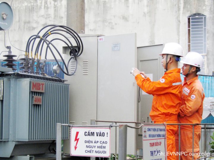 Các đơn vị trực thuộc EVNNPC tăng cường kiểm tra lưới điện, thiết bị và hành lang tuyến, chủ động xử lý các khiếm khuyết trước kỳ nghỉ lễ.