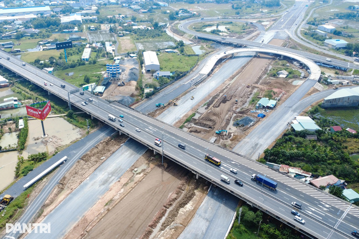 Hạ tầng giao thông kết nối liên vùng tiếp tục được đầu tư, mở rộng nhằm phục vụ mục tiêu phát triển công nghiệp và đô thị của Tây Ninh.