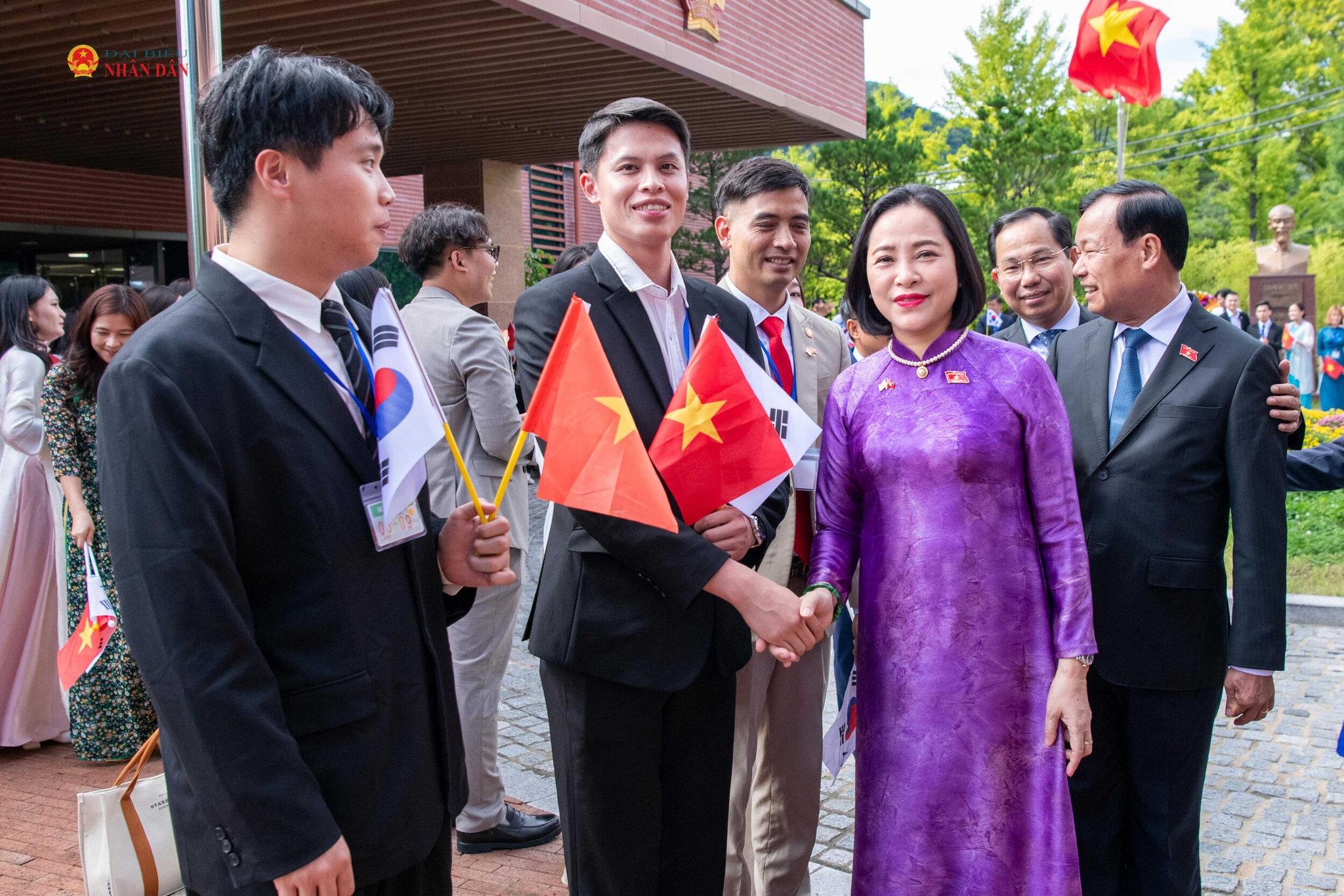 Chủ tịch Quốc hội Trần Thanh Mẫn đến Thủ đô Seoul, bắt đầu thăm chính thức Hàn Quốc - 9