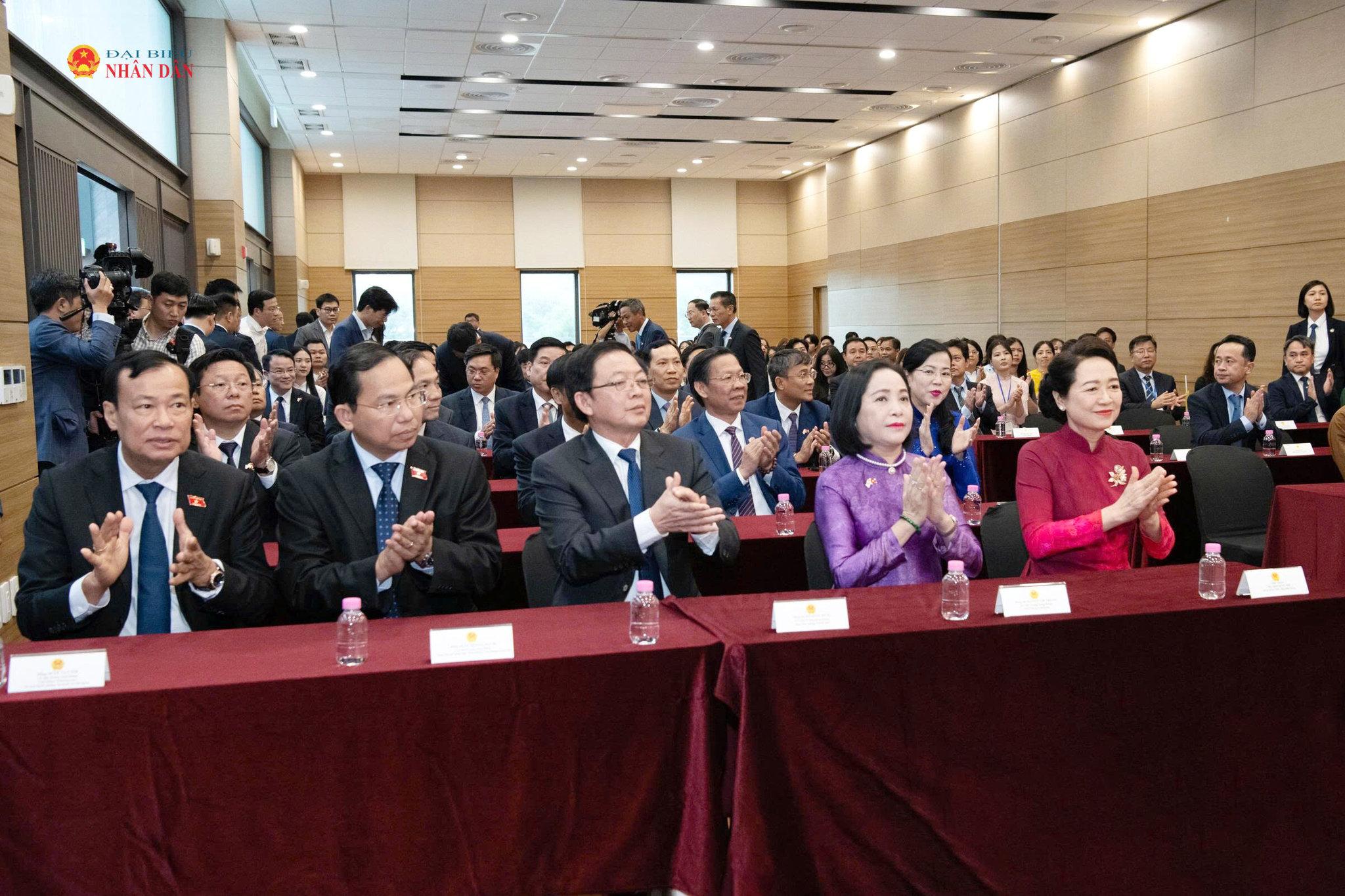 Chủ tịch Quốc hội Trần Thanh Mẫn đến Thủ đô Seoul, bắt đầu thăm chính thức Hàn Quốc - 15