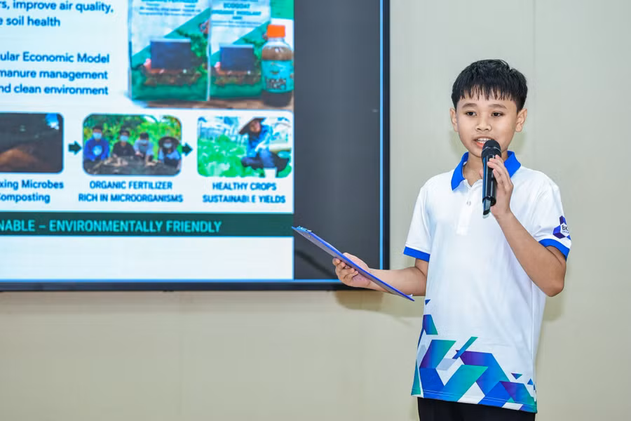 Phần thuyết trình các dự án tại bảng THPT. Ảnh: N.Q. Phần thuyết trình các dự án tại bảng THPT. Ảnh: N.Q.