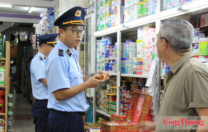 Đối với sản phẩm bánh Trung thu có thương hiệu, cơ sở kinh doanh được hướng dẫn kiểm tra đầy đủ thông tin nhà sản xuất, thời hạn sử dụng và bảo quản sản phẩm đúng khuyến cáo trên bao bì.