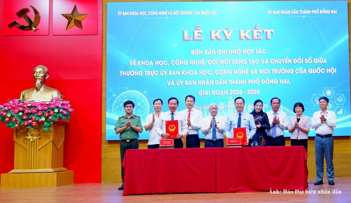 Trong khuôn khổ Hội nghị, Thường trực Ủy ban Khoa học, Công nghệ và Môi trường và TP. Đồng Nai đã ký Biên bản ghi nhớ hợp tác về khoa học, công nghệ, đổi mới sáng tạo và chuyển đổi số, giai đoạn 2026 - 2030. Ảnh: Hoa Lê