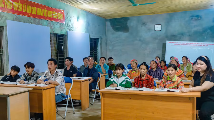 Lớp học giúp người dân từng bước mở rộng khả năng tiếp nhận kiến thức.