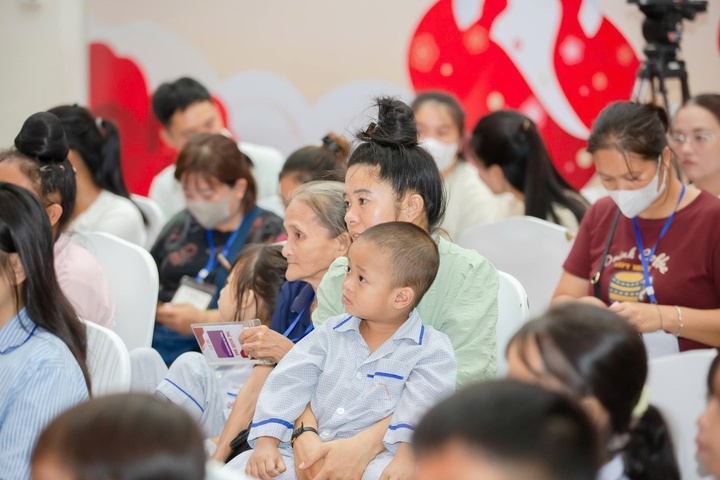Chương trình văn nghệ vui Tết Trung thu của các bệnh nhi - Ảnh: chinhphu.vn