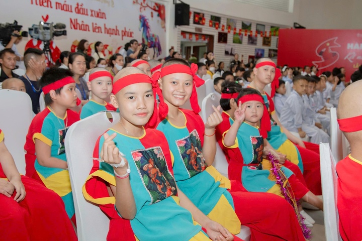 Phó Thủ tướng Thường trực Phạm Gia Túc thăm, tặng quà bệnh nhi dịp Tết Trung thu - 8