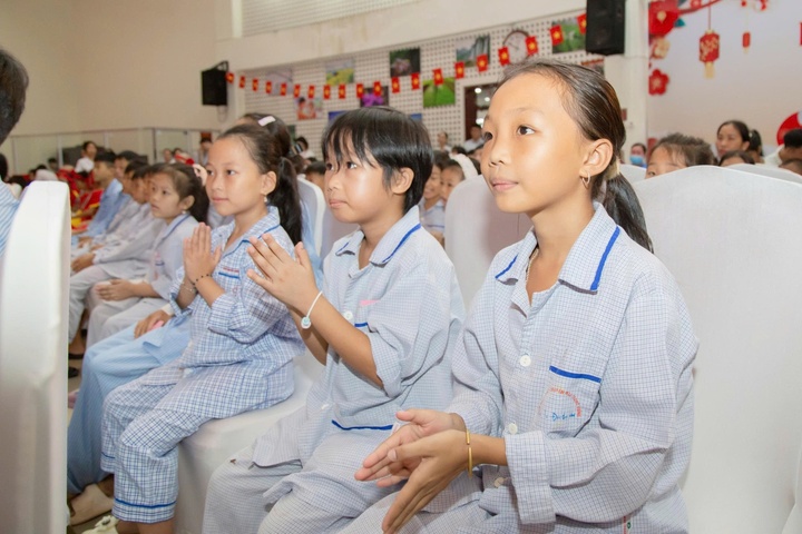 Phó Thủ tướng Thường trực Phạm Gia Túc thăm, tặng quà bệnh nhi dịp Tết Trung thu - 7