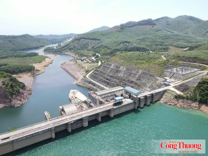Các hồ chứa thủy điện chủ động điều tiết nước trước khi đón các đợt mưa lớn sắp tới.