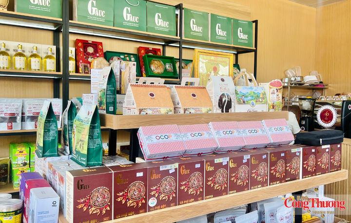 Việc hình thành các điểm trưng bày tập trung cũng đang mở thêm kênh tiếp cận thị trường cho nông sản, sản phẩm đặc trưng vùng đồng bào dân tộc thiểu số và miền núi.