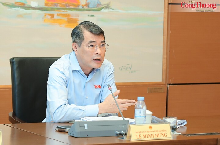 Ủy viên Bộ Chính trị, Thủ tướng Chính phủ Lê Minh Hưng dự, phát biểu tại Tổ 3.