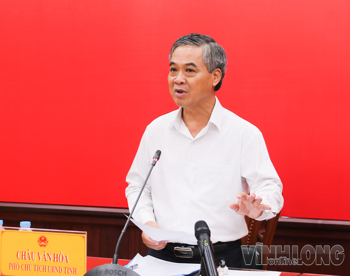 Đồng chí Châu Văn Hòa, Tỉnh ủy viên, Phó Chủ tịch UBND tỉnh phát biểu tại buổi tập huấn.