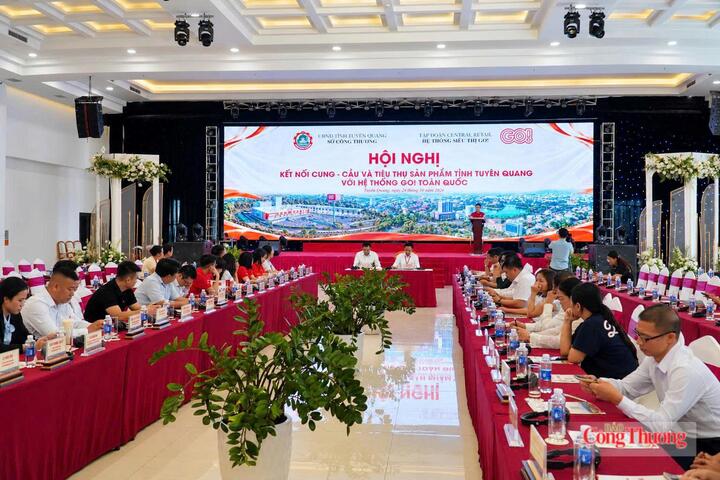 Toàn cảnh hội nghị kết nối cung - cầu và tiêu thụ sản phẩm tỉnh Tuyên Quang với hệ thống siêu thị GO! toàn quốc. Ảnh: Minh Đức